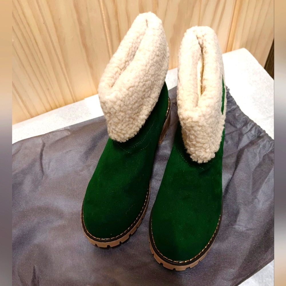 Woman's Ankle Boots With Fur NWOT